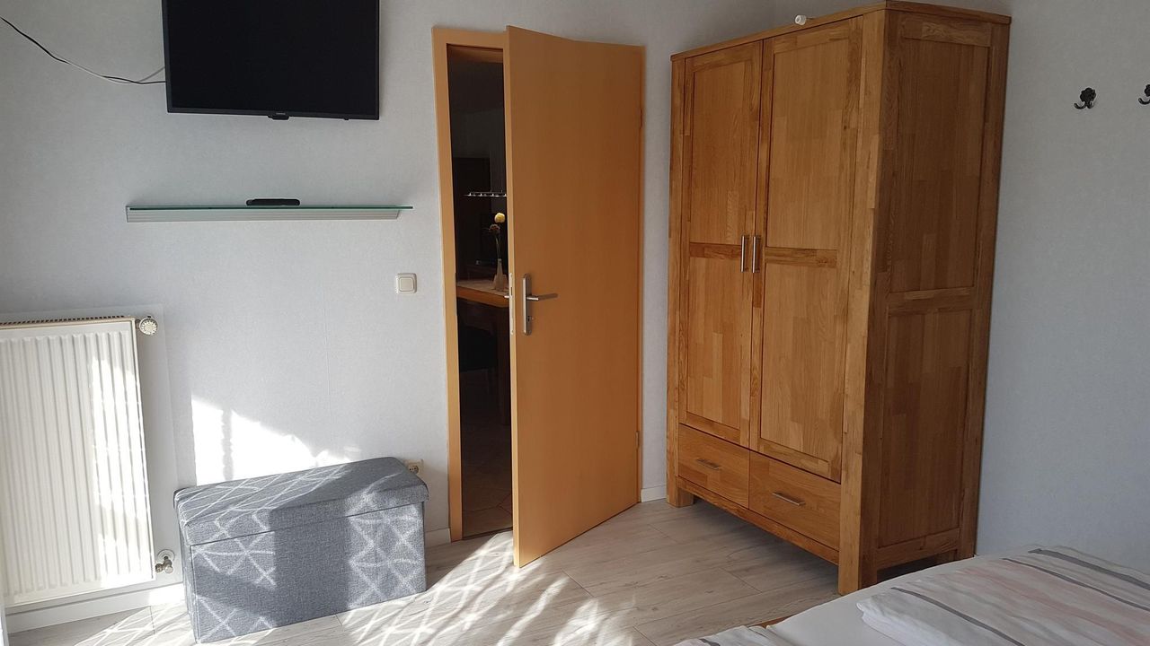 Schlafzimmer mit Fernseher Schlafzimmer mit Fernseher